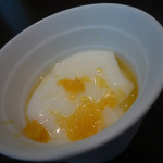 聖兆 - 杏仁豆腐（マンゴーソース？）