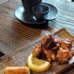 そば処紅山水 - 鶏焼き　結構味が濃いです