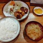 Ton raku - カニクリームコロッケ定食
                        
                        
                        　　
                        