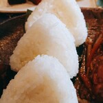 蔵カフェ 薫蔵 - 酒米おにぎり食べ比べ、コシヒカリのほうが美味しいけれど、他で食べられない酒米おにぎりは魅力的