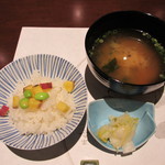 Ooshima - さつま芋と枝豆の炊き込みご飯、ワカメと豆腐のお味噌汁、白菜の浅漬け