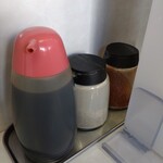 魔人豚 - 調味料周りもきれい