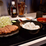 Asakusa Gyuukatsu - 牛かつ定食(130g│とろろ付) ドリンクセット@税込1,710円：ほぼ全景