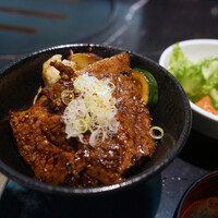 肉や大善 大名古屋ビルヂング店 - 焼肉丼