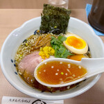Asakusa Ramen Yoroiya - 甘みの有るカエシが懐かしさを感じさせてくれるスープ