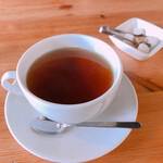 オルディネカフェ - 紅茶。ずっしりと、大きなカップでたくさん頂きました