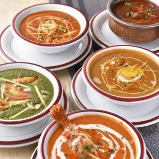 本格カレーを召し上がれ！三名のご利用でチーズナンサービス中！