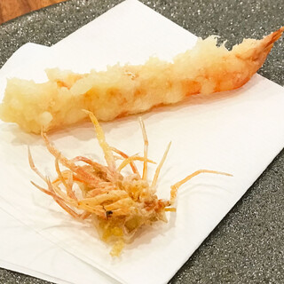 サクサク揚げたて、旬食材を使用した天ぷらをご堪能ください。