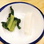 Ryuujimmaru - わら焼き鰹たたき食べ比べセット
                      漬物