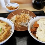 Katsuya - カツ丼つゆだく＆ﾁｷﾝｶﾂと唐揚げのﾀﾙﾀﾙ合盛り丼(ｷｬﾍﾞﾂ別皿で)
