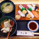 すし穂 - 料理写真:令和3年10月 ランチタイム
にぎり寿司定食 800円