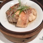 南翔饅頭店 - 蒸し赤魚ネギ醤油