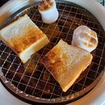 Hibachi Kafe Juan - 火鉢でこんな感じに焼きます