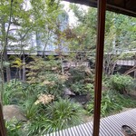 酒宴 菜乃庵 - カウンター席から見えるお庭