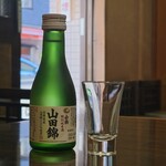 布袋家 - 冷酒は白鶴の特別純米酒。ふくよかでお蕎麦に合う。
