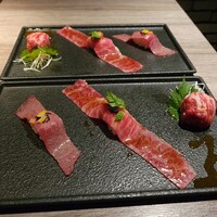焼肉GROW - 赤身の炙りにぎり ザブトンの大名握り サーロインの肉巻