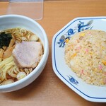 栄楽 - チャーハン半ラーメン 800円