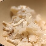 道人 - 全て煮えばなに投入され、カウンターに香りが充満した。味わうことを忘れて飲んでしまいそうで、セーブするのに苦労する。