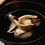 道人 - 丹波の松茸はなぜこんなに美味しいのか・・・誰か解説してほしい。トレトレのバキッとした歯触りを楽しみながら頂く。いつものように吸い地もパーフェクト。蟹真丈も旬のような美味しさ。