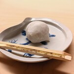 道人 - 道人さんとご一緒様のアフターが長そうなので、先にお声をかけさせて頂いた(笑)　栗餡に栗甘露煮を包んだ、栗大福。