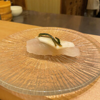 鮨よしかわ 麻布十番 - ヒラメ(千枚漬け)