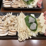  きのこ鍋＆きのこ料理専門店 何鮮菇 - 具材です