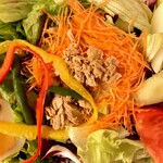 ビストロ ハムサ - クレーの絵のような美サラダ