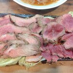 もつ焼 まるい - 仔牛のローストビーフ