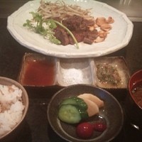 居間人 - 目の前でアクロバティックに焼いてくれます。完全予約制。