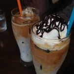 モンネ・ルギ・ムック - 奥はカフェラテ
      手前はカフェモカ