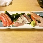 しげきん - おまかせ三点盛（サーモン、かんぱち、ボタン海老）