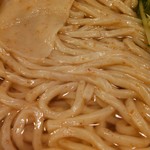 慈げん - 料理写真.１。籾殻の散らばる、香る釜揚げうどん。「そば刺身」のような、広幅の生地も、二重丸。2012.11.25
