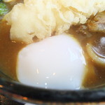 鬼はそと福はうち - １日２０食限定　極厚角煮・海老天・温玉入りカレーうどん　１４００円の温玉のアップ　【　２０１２年５月　】　64