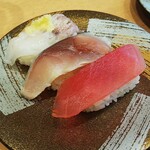 Sushi Matsu - 鮪赤身（￥１３０）、しめ鯖（￥１３０）、ヤリイカ下足（￥７０）