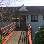 コバト - 外観②  橋を渡ります