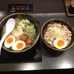 博多 元勲 - 特製鶏そばとまかない丼。
美味い！