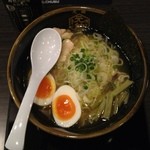 博多 元勲 - 鶏そば。
美味い！