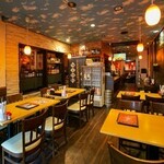 ルナ - 全景　テーブル席2