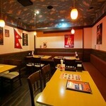 ルナ - 全景　テーブル席1