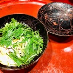 草喰 なかひがし - 若狭のぐじ（甘鯛）、朝晩寒くなってきたので湯葉を衣に纏って（ぐじに巻いて）季節感を、松茸と水菜、柚子を散らしている
      