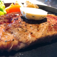 国産熟成焼肉 肉バル ドウラクコリーダ ランドマーク店 - リブロースステーキ