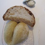 ベージュ アラン・デュカス 東京 - パン（そば粉、パンドカンパーニュ）