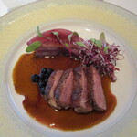 ベージュ アラン・デュカス 東京 - メイン料理（アップ）