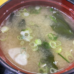 富士 - この味噌汁がまた出汁が効いていて美味しいです