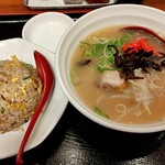 Oosaka Ou Shou Namba Sen Nichimaeten - 王将セットの豚骨ラーメンと焼飯