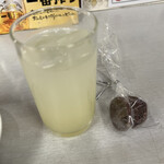 Chuugokuryouri Hotei - サービスドリンクの自家製ジンジャーエールとLINEクーポンのショコラクッキー