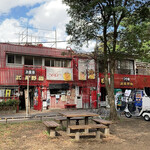 つり堀 武蔵野園 - の〜んびりした空気が漂う店頭の様子