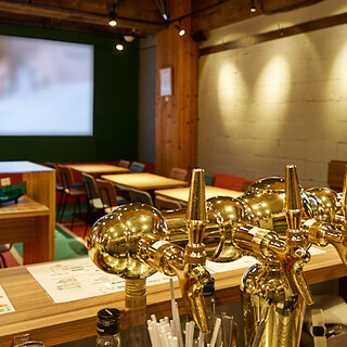 Sports Bar located in a back alley. We welcome everything from everyday use to reserved use♪