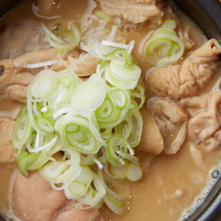 All items are 500 yen♪ Enjoy the miso-based offal stew and the fried chicken for breakfast.