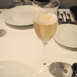 ヴァカンツァ - 食前酒のシャンパン1500円